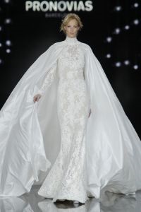 Gyönyörű esküvői ruha v-nyakú, 2015-ben a legszebb menyasszony
