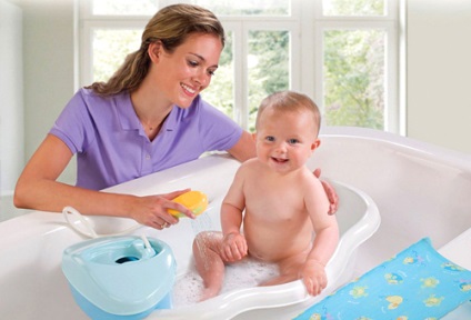 Fürdés egy újszülött -, hogyan kell megszervezni