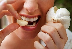 Tratamentul durerilor de gât prin remedii folclorice - cele mai bune rețete și metode