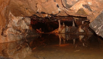 Canibalii din peșteră gofa au gravat oasele victimelor lor