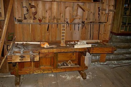 Atelier de mobilier pentru selecția de instrumente pentru începători