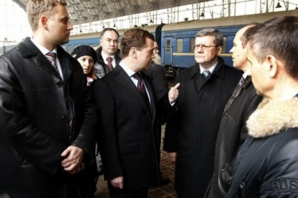 Medvegyev váratlanul ereszkedett a kijevi pályaudvar és meglepett politika tájékoztatja politika