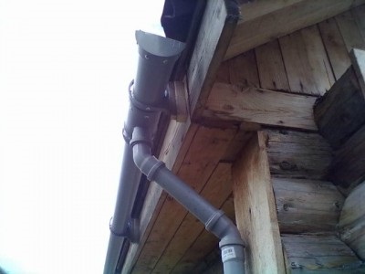 Jgheaburi de acoperiș metalice și din plastic - instalare și instalare pe mâini proprii
