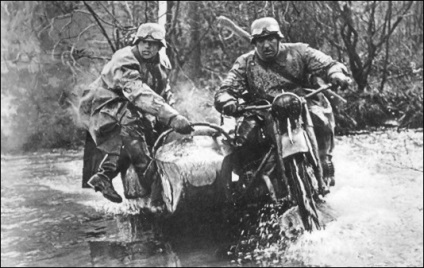 Motociclete Wehrmacht, au participat la cel de-al doilea război mondial, călătoresc pe o motocicletă și nu numai