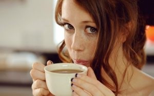Oamenii hipertensivi pot bea cafea la presiune ridicată