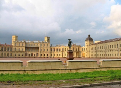 În mașina lui - în regiunea Leningrad