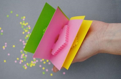 Carte poștală tridimensională cu mâinile proprii