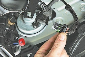 Opel astra h Înlăturarea și instalarea alarmei sonore Opel Astra n Instrucțiune Înlăturarea înlocuirii instalației