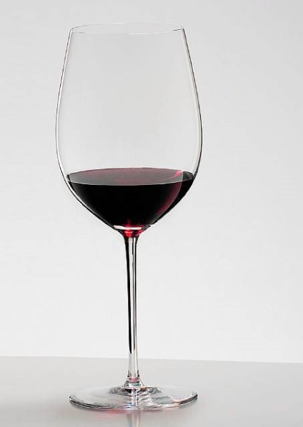 Diferența dintre ochelarii pentru vin roșu și alb