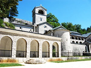 Mănăstirile ortodoxe din Muntenegru, închisoarea, moraha și altele