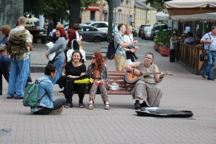 Transmiteți în direct o barcă și sunați fără muzică, veți muri - un butoi