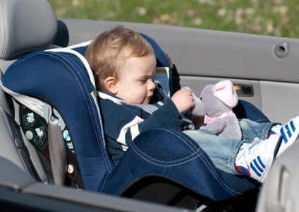 Copilul din mașină și siguranța lui