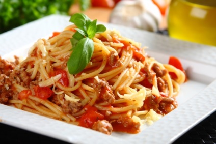 Bolognai spagetti recept lépésről lépésre fotókkal -, hogyan kell főzni olasz tészták