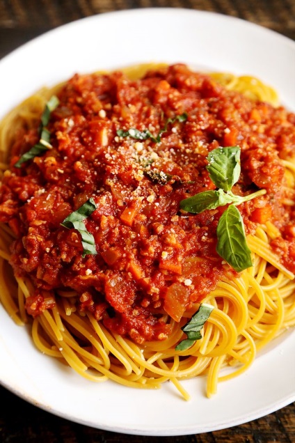 Reteta pentru o bolognese spaghete pas-cu-pas instrucțiuni cu o fotografie - cum să pregătească un paste italian