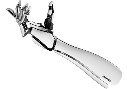 O proteză manuală pentru mâini robotice se bazează pe un smartphone