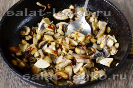 Salată - pui de pește - cu pui și ciuperci