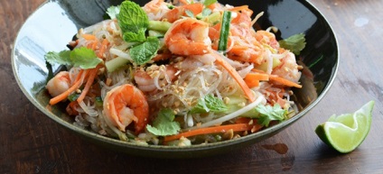 Salata cu fachozoi - reteta cu legume, carne de pui, morcovi coreeni si bete de crab