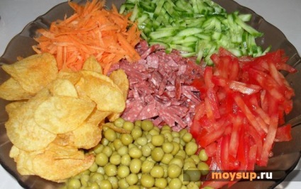Salată cu carne de vită și cartofi prăjiți 