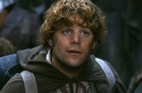 Sam Gamgee (umil) este un hobit simplu, inel de portar, servitor al lui Frodo