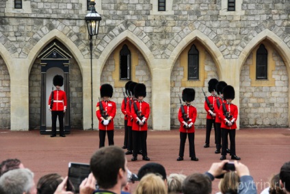 Schimbarea gardianului din Londra