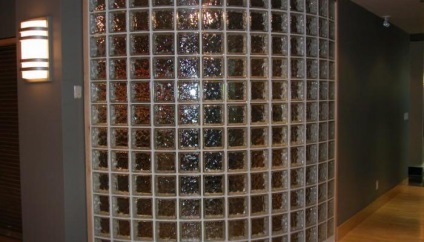 Caramizi din sticlă și blocuri de sticlă din interior