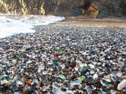 Plaja de sticlă din California, minunile naturii