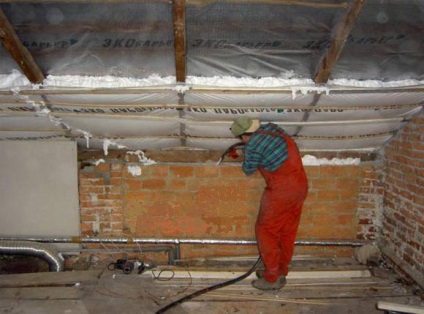 Izolarea termică a mansardei, cum se face o barieră de vapori a plafonului, izolarea hidro și fonică a acoperișului din interior,