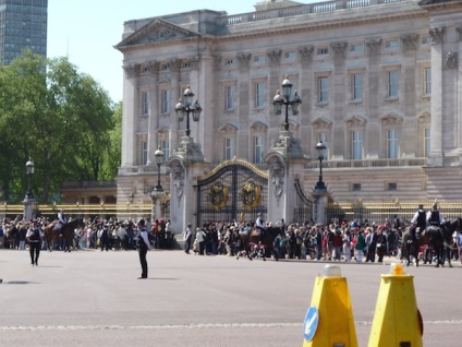 Cel mai bun ghid, schimbând garda la Palatul Buckingham