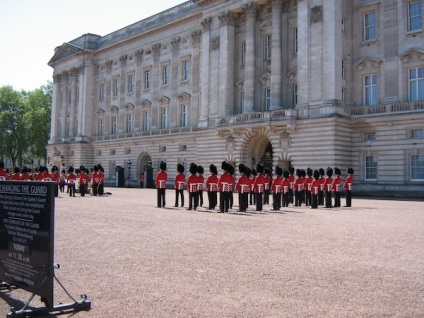 Cel mai bun ghid, schimbând garda la Palatul Buckingham