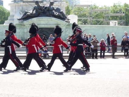 Cel mai bun ghid, schimbând garda la Palatul Buckingham