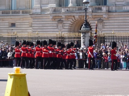 Cel mai bun ghid, schimbând garda la Palatul Buckingham