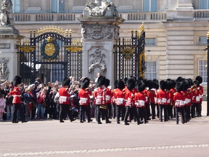 Cel mai bun ghid, schimbând garda la Palatul Buckingham