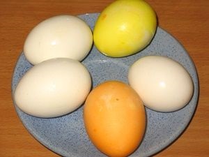 Decorarea ouălor de Paște cu etichete termice