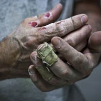 Îngrijirea mâinilor pentru bărbați pentru diferite tipuri de piele și în momente diferite ale anului
