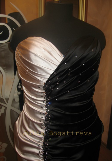 Rochie de seara pe baza de corset cu draperii