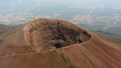 Mare și teribil Vesuvius (13 poze)