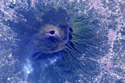 Mare și teribil Vesuvius (13 poze)