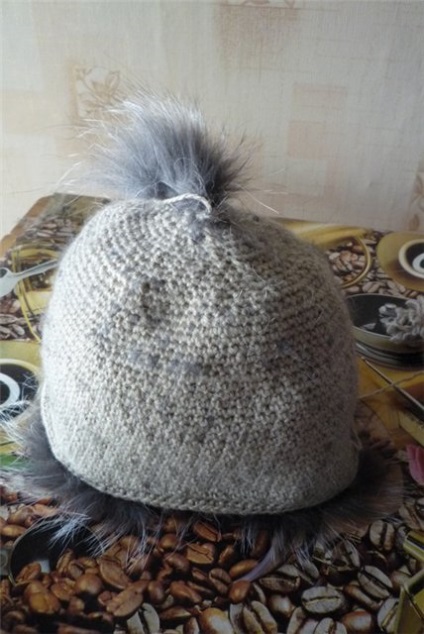 Tricotate pălării cu benzi de blană, obiecte de artizanat