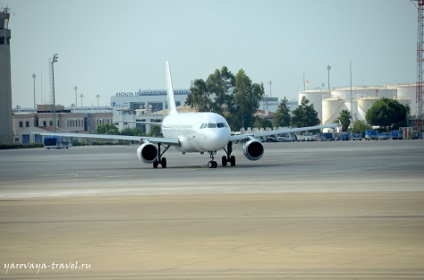 Antalya repülőtere, utazó Irina Spring