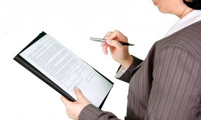 Solicitantul chestionarului atunci când angajează un eșantion de completare a unui formular de cerere la un interviu