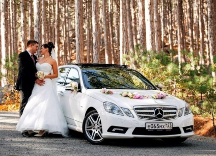 Închiriați un Mercedes pentru o nuntă cu un șofer, chiria la Moscova, pentru o masina albă de nuntă mercedes