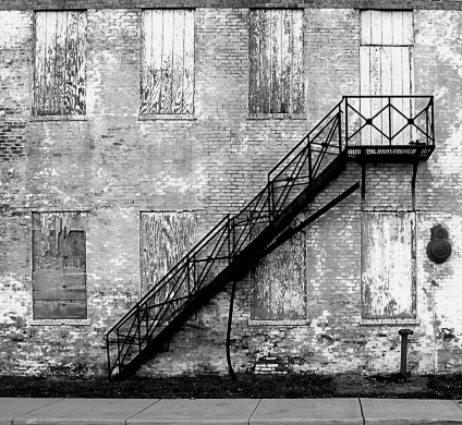Fotograful blogului, fotografiat în clădiri abandonate