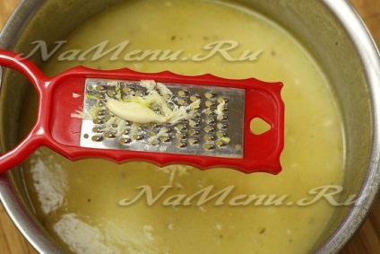 Supă de usturoi cu crotoni, o rețetă cu o fotografie de cartofi și verdeață