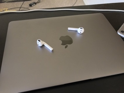 Ce este mai bun decât airpods sau beatsx comparând nuzhniki cu un chip w1 și o vedere de ansamblu