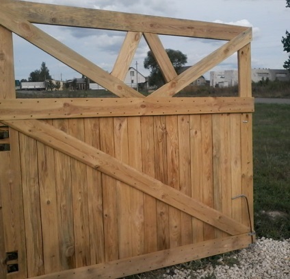 Porți din lemn cu mâinile proprii pentru casă și dăruire