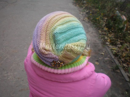 Cap model de spirală tricotat pentru copii