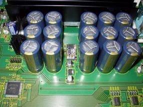 Miért kondenzátorokat alkalmaznak az elektromos áramköröket