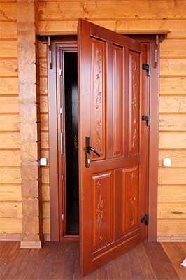 Usa de intrare din lemn cu cutie, caracteristicile procesului de instalare a ușii de intrare din lemn cu