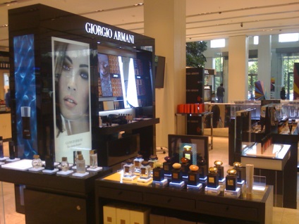 Giorgio armani în Rive Gauche - culoarea, frumusețea