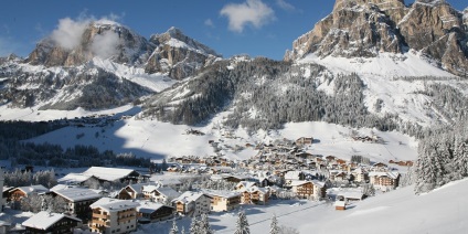 Stațiunea montană Corvara în cascada italienilor de trasee, hoteluri, apartamente, magazine, vreme